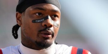 Patriots wide receiver Stefon Diggs faces felony charge of strangling his private chef