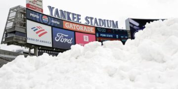 Winter storm hampers U.S. holiday travel across Northeast, Great Lakes