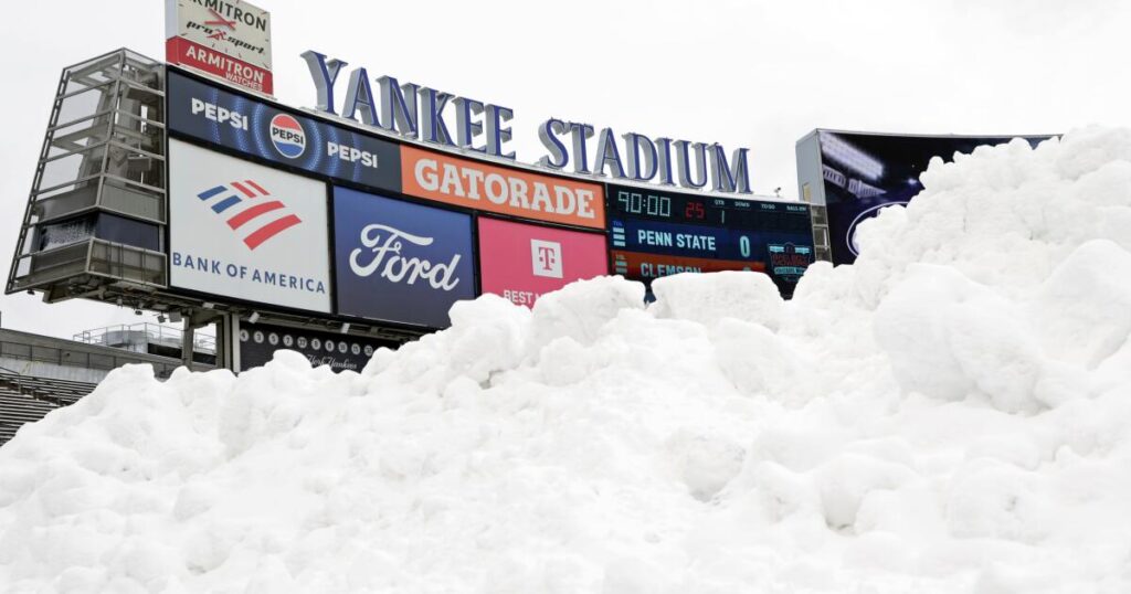 Winter storm hampers U.S. holiday travel across Northeast, Great Lakes