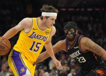 Austin Reaves’ return can’t save Lakers from dismal defensive effort in loss to Suns