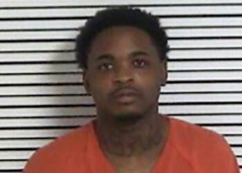 Sheriff hunting for last of 3 inmates who escaped from Louisiana jail