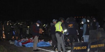 Bus accident kills 15 in Guatemala; government declares 3 days of national mourning
