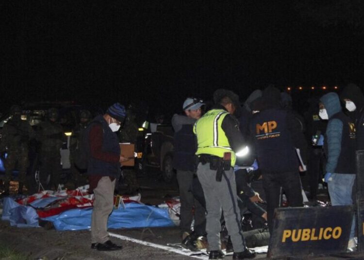 Bus accident kills 15 in Guatemala; government declares 3 days of national mourning