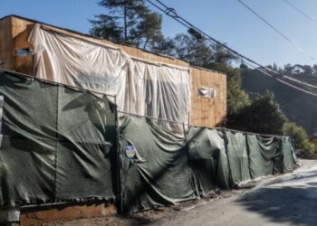 L.A. City ignored fire safety as it permitted development in high risk areas, lawsuit alleges