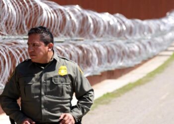 Trump to set up militarized zone along U.S.-Mexico border in California