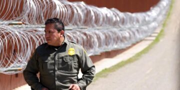 Trump to set up militarized zone along U.S.-Mexico border in California