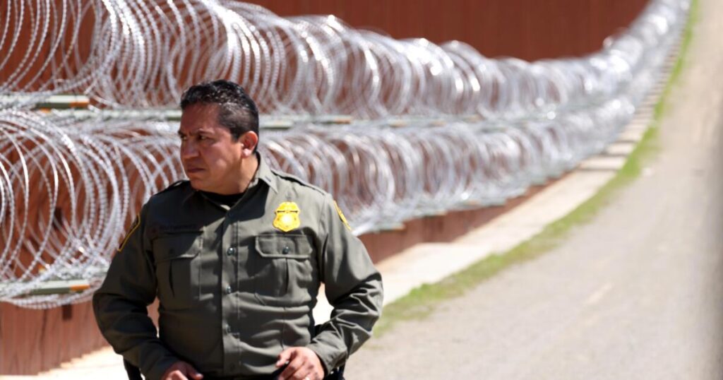 Trump to set up militarized zone along U.S.-Mexico border in California