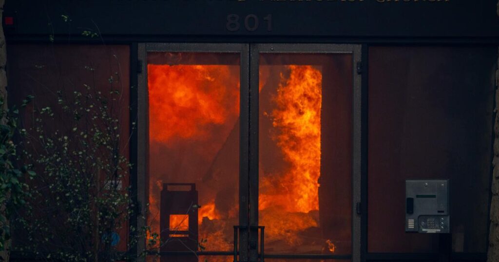 A new view of two critical days that set the stage for the devastating Palisades fire