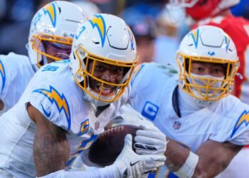 Chargers sweep AFC West rival Chiefs to eliminate them from playoff contention
