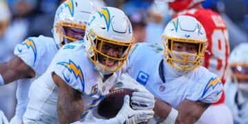 Chargers sweep AFC West rival Chiefs to eliminate them from playoff contention