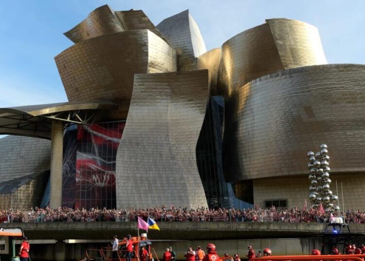10 iconic Frank Gehry buildings that transformed their environments