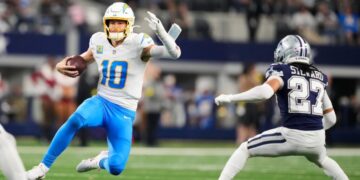 Chargers defeat Cowboys for fourth straight win, moving to edge of playoff berth