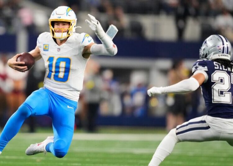 Chargers defeat Cowboys for fourth straight win, moving to edge of playoff berth