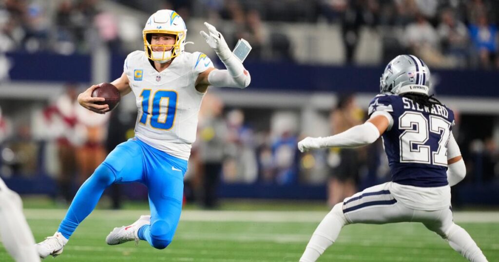 Chargers defeat Cowboys for fourth straight win, moving to edge of playoff berth