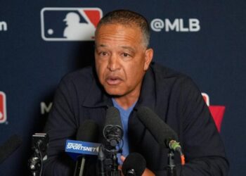 Dodgers downplay Teoscar Hernández rumors, continue assessing bullpen options