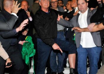 Brazilian ex-president Bolsonaro has double hernia surgery