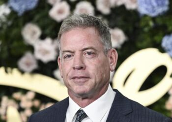 Here’s the reason Troy Aikman didn’t get thanked by that UCLA football player