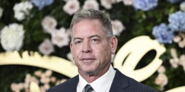 Here’s the reason Troy Aikman didn’t get thanked by that UCLA football player