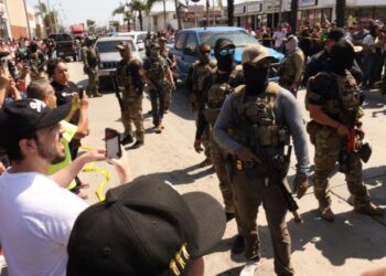 L.A. County supervisors are set to ban masks worn by ICE agents. Can they win a battle with Trump?