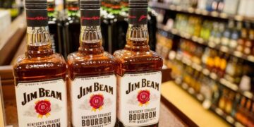 Jim Beam is closing its Kentucky distillery