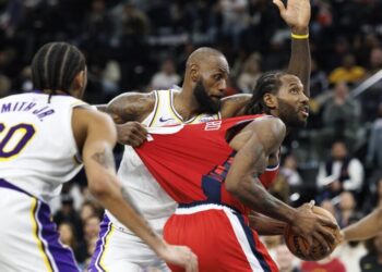 ‘A million choices’: Lakers’ defense will get a Christmas Day test vs. Rockets