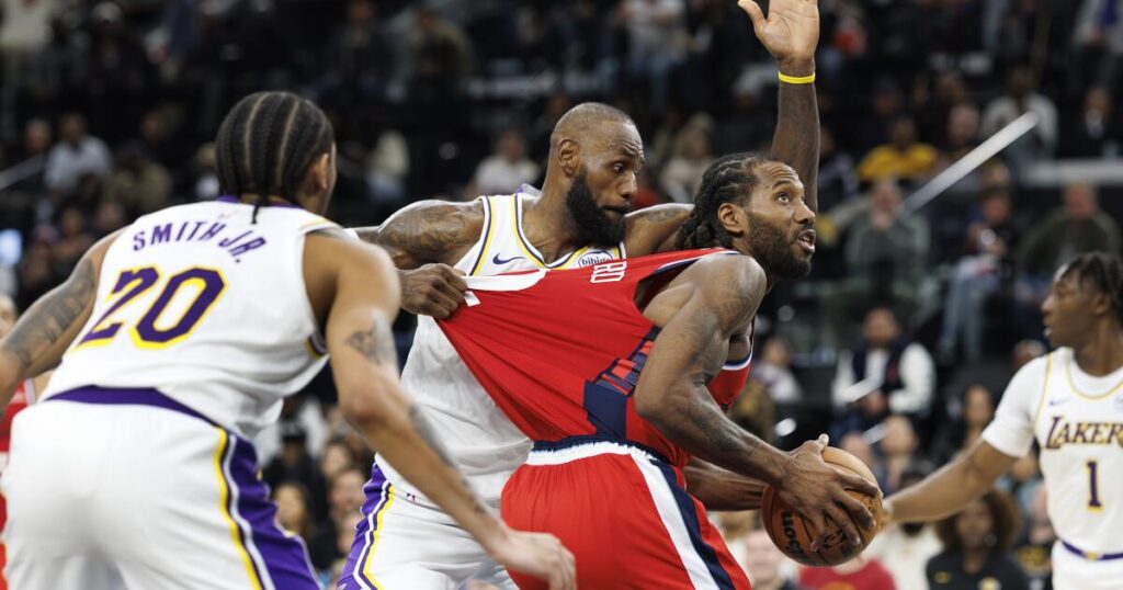 ‘A million choices’: Lakers’ defense will get a Christmas Day test vs. Rockets