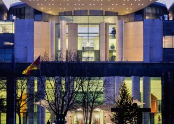 Zelensky offers to drop NATO bid in exchange for security guarantees, rejects U.S. push to cede territory