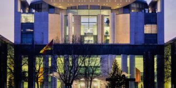 Zelensky offers to drop NATO bid in exchange for security guarantees, rejects U.S. push to cede territory