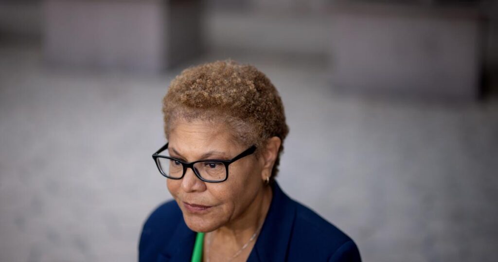 For L.A.’s mayor, a Palisades recovery marked by missteps, reversals and delays