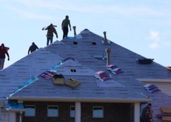 Economy expanded at a surprisingly strong 4.3% last quarter