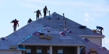 Economy expanded at a surprisingly strong 4.3% last quarter