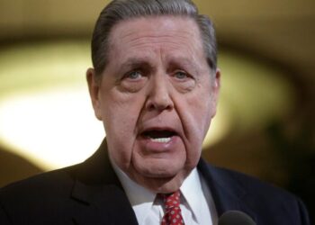 Jeffrey R. Holland, next in line to lead Mormon church, dies at 85