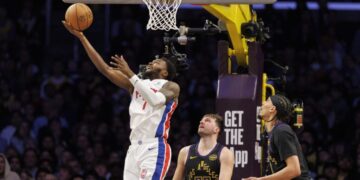 Lakers implode in fourth quarter of turnover-filled blowout loss to Pistons