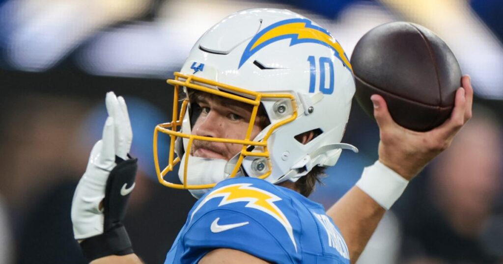 Justin Herbert optimistic about hand injury heading into Chargers-Chiefs showdown