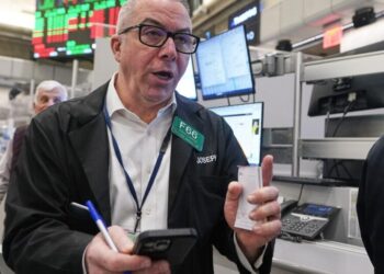 Wall Street rises to the edge of its all-time high