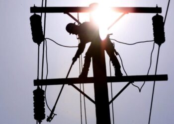 State regulators vote to keep utility profits high, angering customers across California