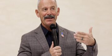 Support for school vouchers sets Republican apart at gubernatorial forum on schools