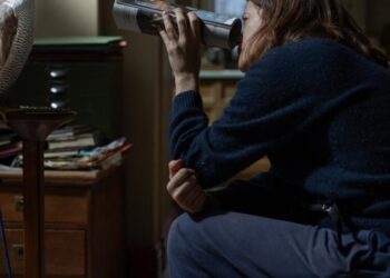 You can’t fool a hawk. So for her new film, Claire Foy had to learn their ways