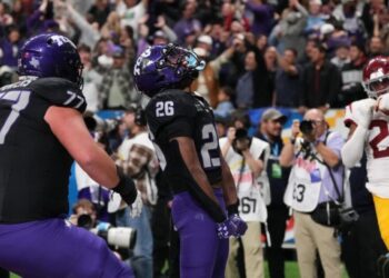 Former USC players sound off on Lincoln Riley and Trojans after Alamo Bowl collapse