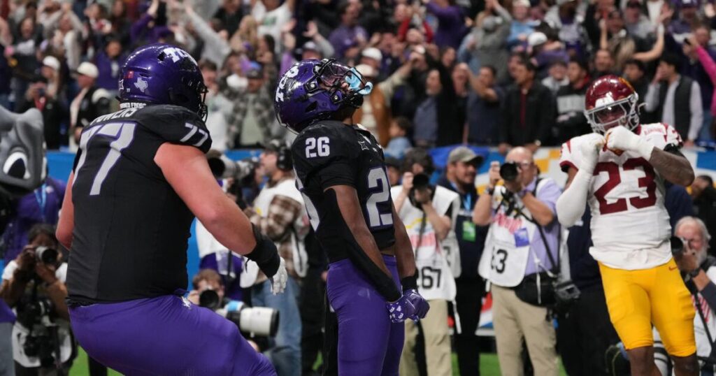 Former USC players sound off on Lincoln Riley and Trojans after Alamo Bowl collapse