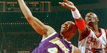 Former Laker Elden Campbell, known for his effortless style, dies at 57