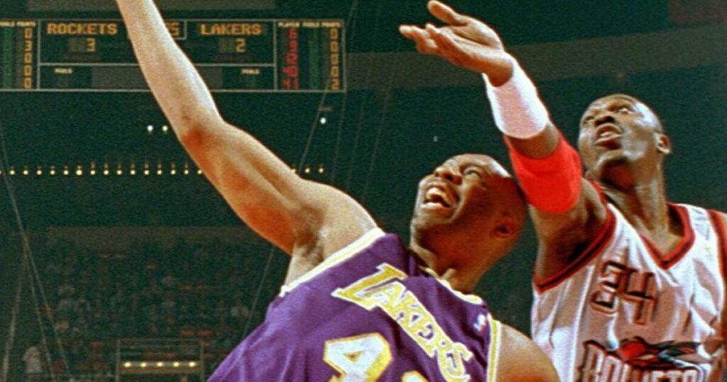 Former Laker Elden Campbell, known for his effortless style, dies at 57