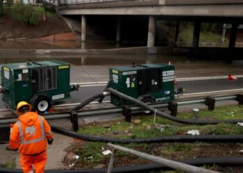 Newsom mobilizes emergency crews as storm bears down on California