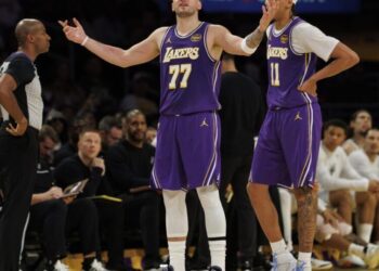 Lakers fall to Spurs and are eliminated from NBA Cup contention