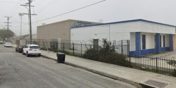 Man holding toddler is shot dead by sheriff’s deputies after standoff in Paramount