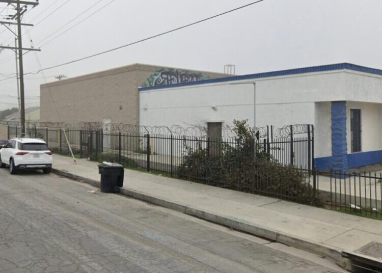 Man holding toddler is shot dead by sheriff’s deputies after standoff in Paramount