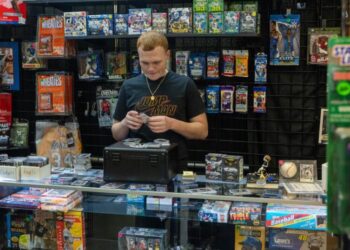 ‘Like hitting a lotto ticket.’ Why sports memorabilia collectors pursue chase cards