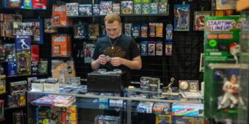 ‘Like hitting a lotto ticket.’ Why sports memorabilia collectors pursue chase cards