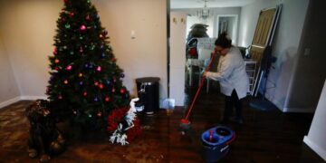 Arctic air sweeps into Upper Midwest as Pacific Northwest braces after severe flooding