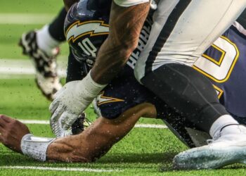 Inside the unique pain and adjustments Justin Herbert will face playing with a cast